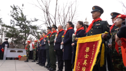 锦州市古塔区人武部、锦州第二干休所联合驻地学校举行共祭英烈祭扫活动