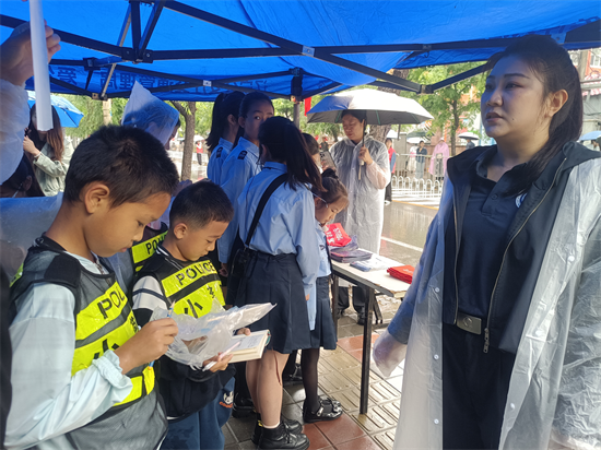 沈阳:2026年高考首日 警心护考青春护航