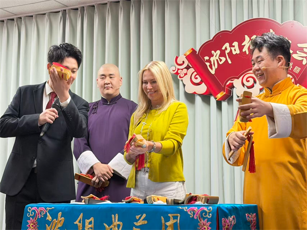 一张脸谱一杯咖啡 海外记者将向世界讲述沈阳故事