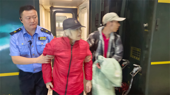 瀋陽:K189次列車貼心幫扶患病旅客平安出行