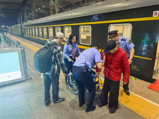 瀋陽:K189次列車貼心幫扶患病旅客平安出行