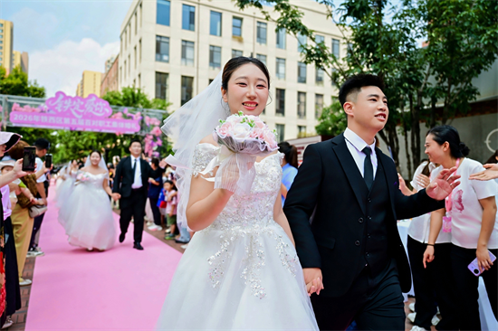 高甜七夕 “鐵”定愛你!瀋陽鐵西區第五屆職工集體婚禮舉行