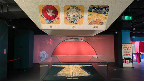 “宸宮·國潮——清宮文物中的時尚密碼與藝術迴響”展覽在瀋陽故宮博物院分館啟幕