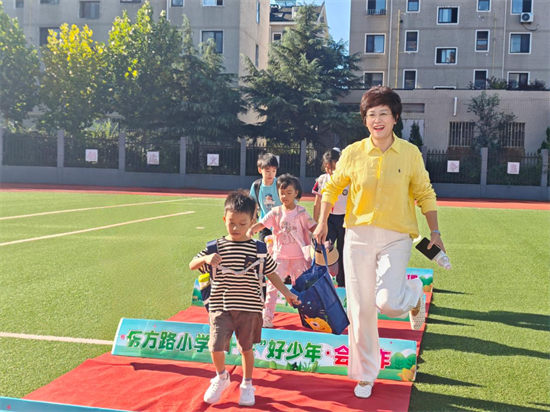 大连市各中小学开展2026年秋季开学典礼