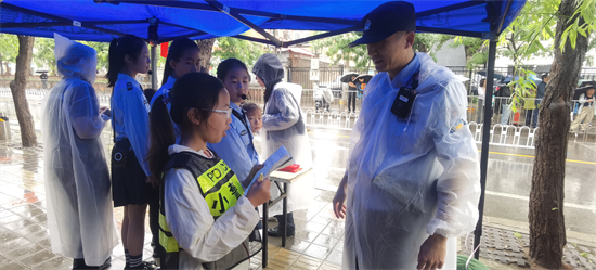 沈阳:2026年高考首日 警心护考青春护航