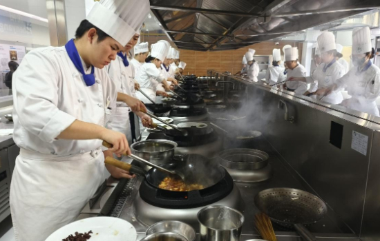 韩国青年团组学厨艺 “你好,沈阳”中韩烹饪教育国际交流活动在沈举办 null