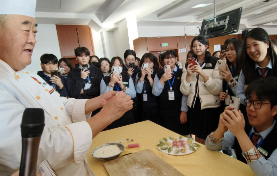 韩国青年团组学厨艺 “你好,沈阳”中韩烹饪教育国际交流活动在沈举办 null