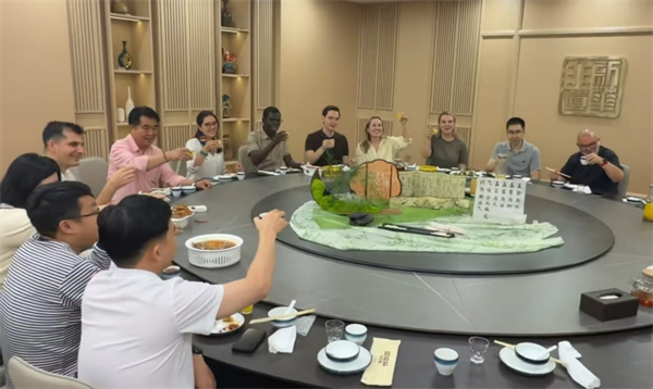 海外记者点赞沈阳特色非遗美食