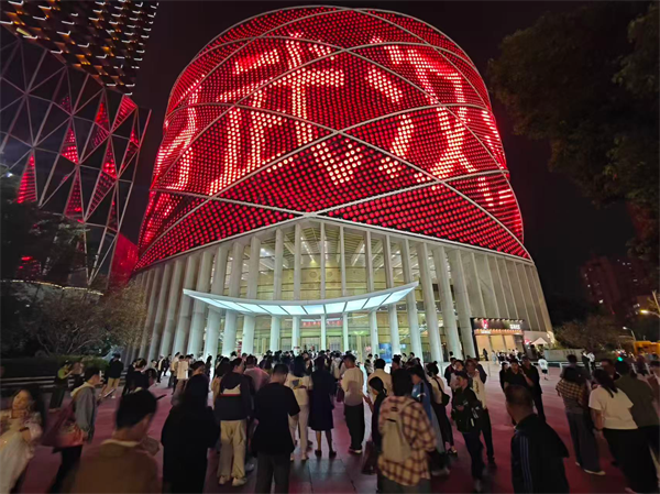 多场演出满座 武汉汉秀剧场国庆档迎观演热潮