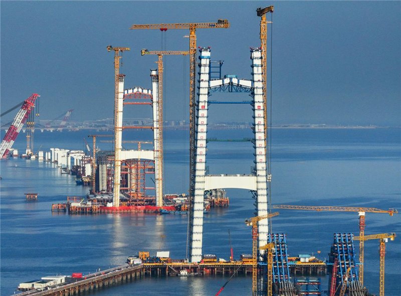 主塔封顶 海上立起新地标 厦金大桥建设再传捷报