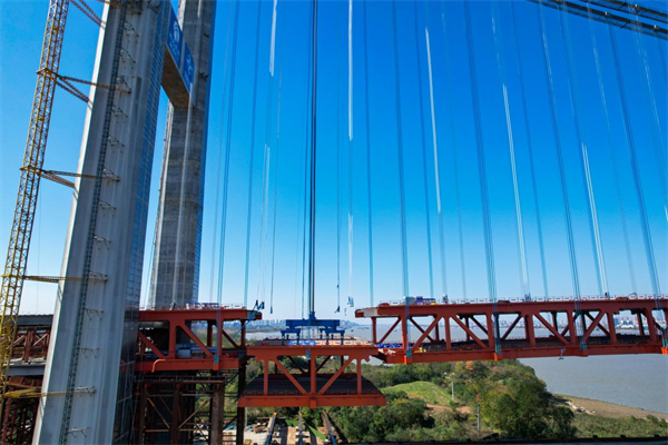 世界最大跨径四主缆悬索桥湖北燕矶长江大桥合龙
