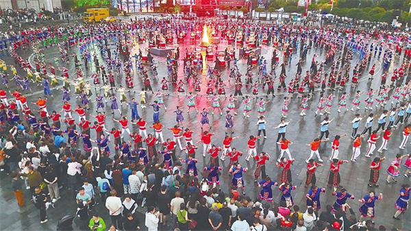 赏璀璨烟花秀 听唐城国风曲 观大别实景剧 湖北邀八方来客品国庆文旅饕餮盛宴