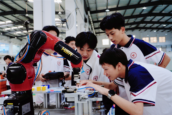 科研阵地来助力 2026年青少年高校科学营点燃学生地质梦
