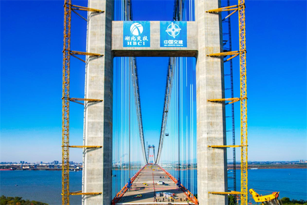 世界最大跨径四主缆悬索桥湖北燕矶长江大桥合龙