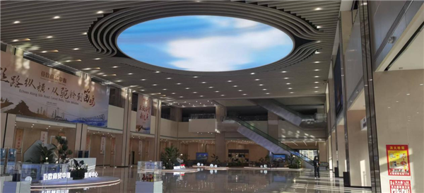 新疆亚欧商贸中心完工 架起丝路贸易“新桥梁”