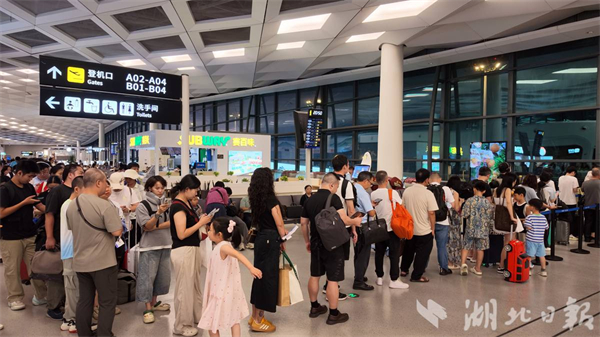 宜昌三峡国际机场暑运客流持续高位