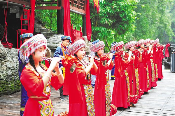 赏璀璨烟花秀 听唐城国风曲 观大别实景剧 湖北邀八方来客品国庆文旅饕餮盛宴