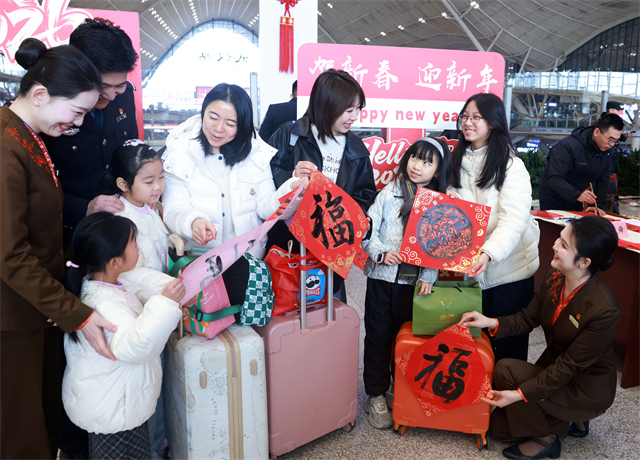 2026年全国春运启幕 武铁温暖守护归途