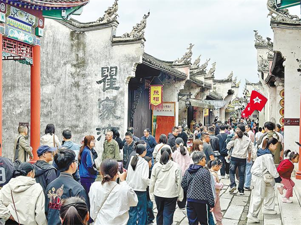 假期荆州古城变身露天大剧场 10余项活动覆盖全时段
