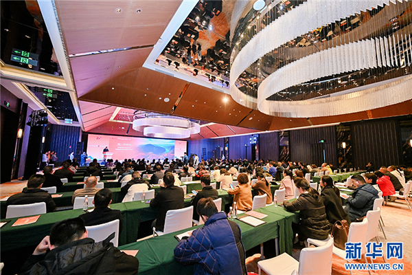 湖北神农架携“华中红叶秘境”亮相巫山国际红叶节