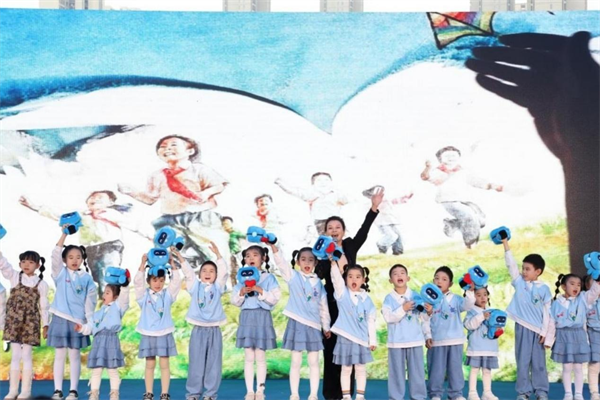 全国留守儿童关爱保护“百场宣讲进工地”暨中央企业“同心护未来”活动走进中建二局 null