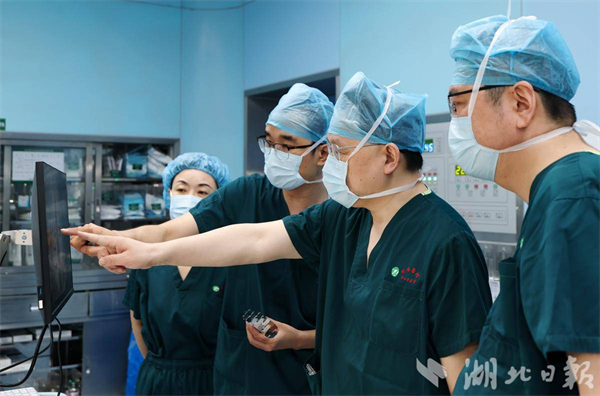 高位截瘫患者植入“意念翻译器” 湖北实现三种脑机接口技术临床全覆盖