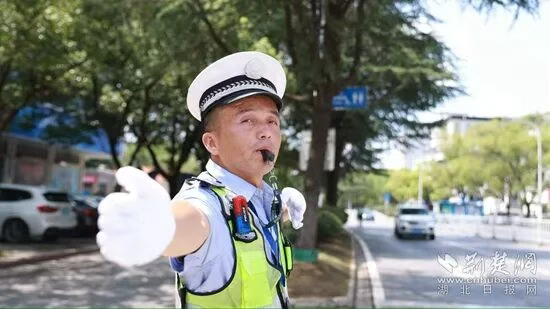 辅警李超,你的“不规范”动作被上网围观了 null