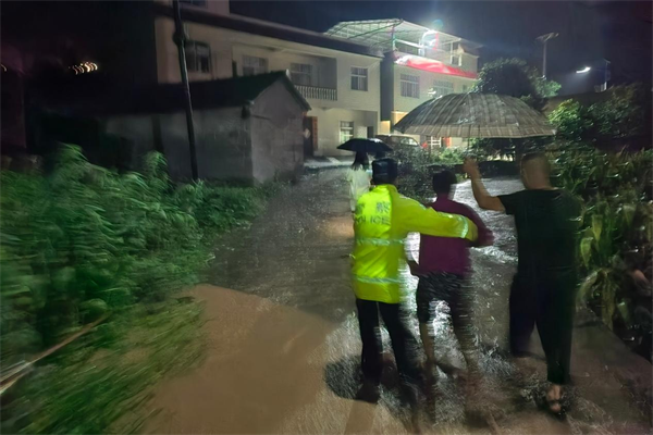 湖北保康:人民至上 風雨逆行護民安
