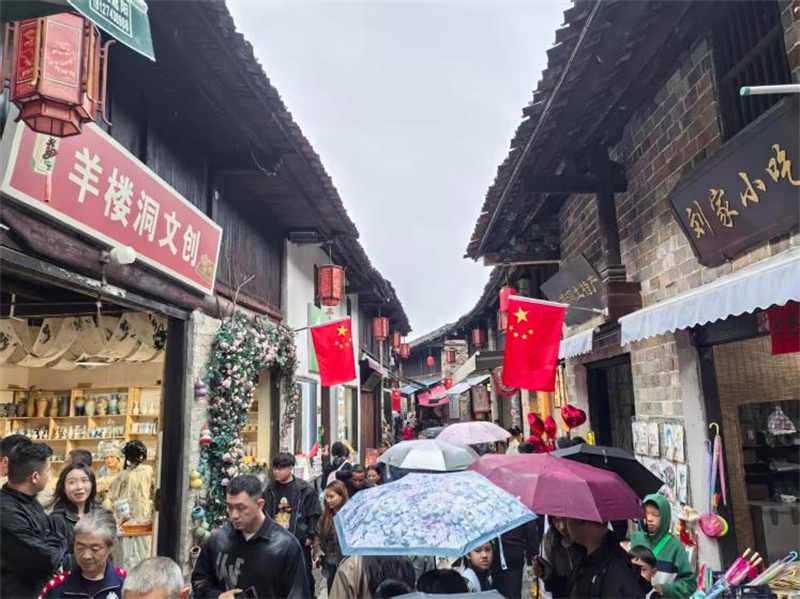 湖北咸宁国庆文旅市场活力迸发 多元业态点亮假日消费