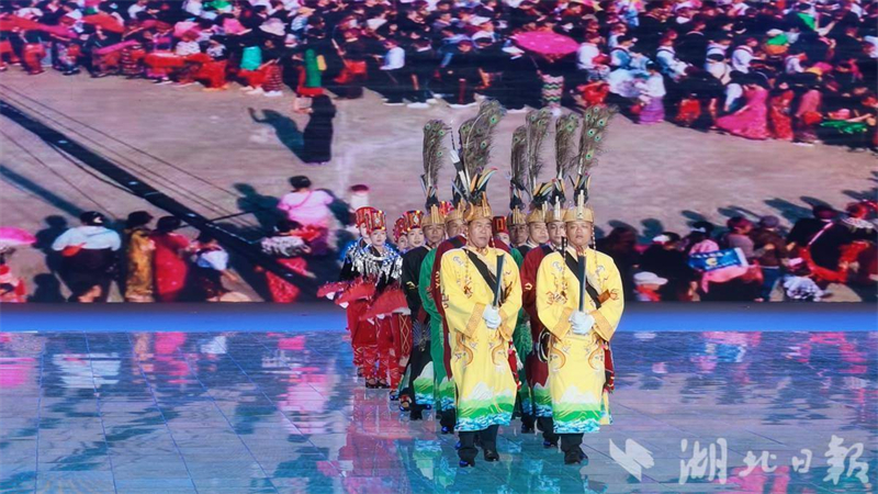 目瑙纵歌燃动贡水河畔 民族大联欢点亮浪漫宣恩