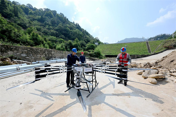 湖北大悟:铁塔塔材“飞”越深山 搭建空中“云廊”