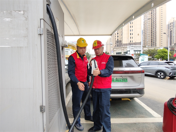 湖北荊州:“五套組合拳”助力充電車主國慶出行無憂