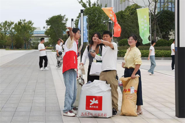 开学第一餐学校请客!武汉商学院免费午餐“暖胃”更“暖心”