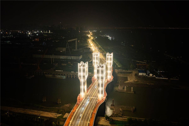 江城开启桥灯火璀璨 null