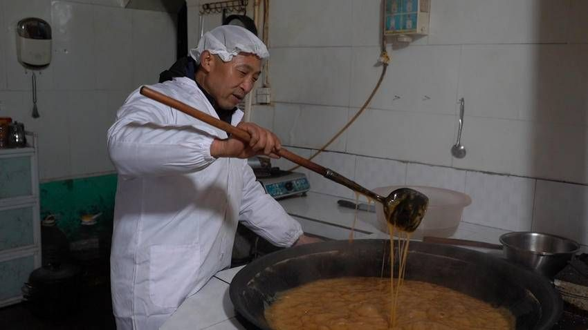 【新春走基层】湖北长阳:糖丝缠绵 土家年味永传承