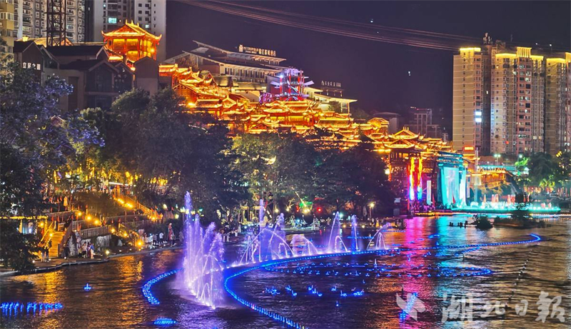 夜游宣恩灯火璀璨 喜迎湖北省民族运动会