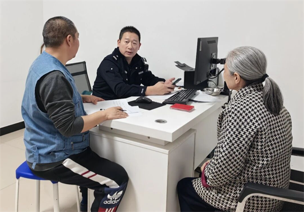 湖北:四次橫渡洪水救人 派出所所長彭冉榮立個人三等功