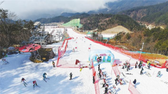 大别山“小冬奥”在湖北英山激情开赛