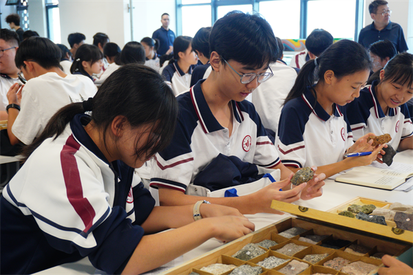 科研阵地来助力 2026年青少年高校科学营点燃学生地质梦