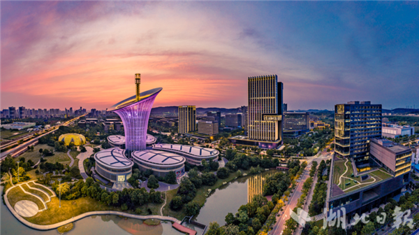 锚定“五个中心” 迈向三万亿 擘画现代化大武汉新图景