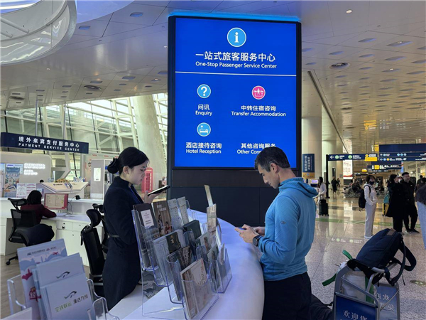 老外体验“支付自由” 从落地武汉天河机场开始