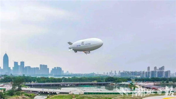 “湖北造”威武!载人飞艇祥云AS700完成国内首次商业飞行