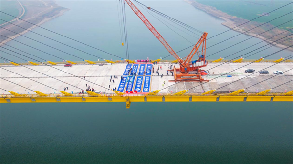 当枝松高速松滋河特大桥合龙 成为松滋河畔人文交通新地标