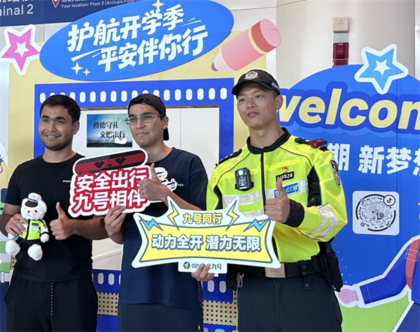 湖北武汉:护航开学季 “三站一场”迎新活动别开生面