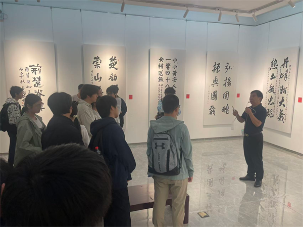 湖北110幅书法作品集中展出 致敬“三大精神”