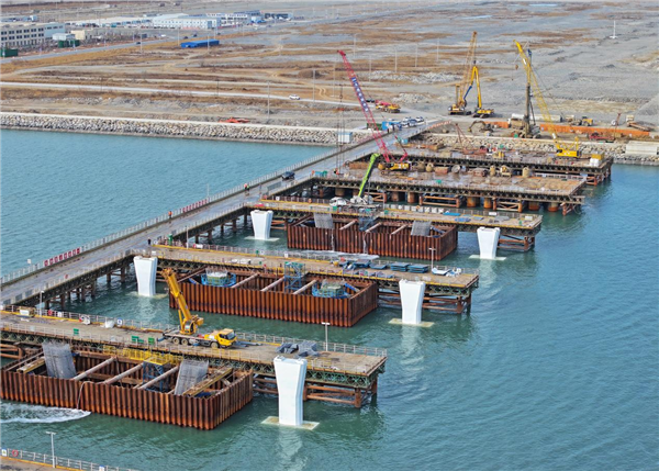 大连新机场中线主通道跨海段工程冲刺“火热之冬”