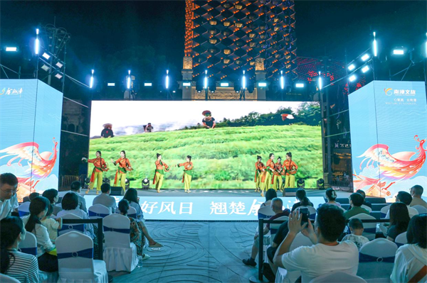 2026南漳文化旅游(武汉)推介会亮相武汉楚河汉街