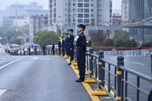 铁军显担当!2000名昌安保安高标准守护2026汉马武昌赛段