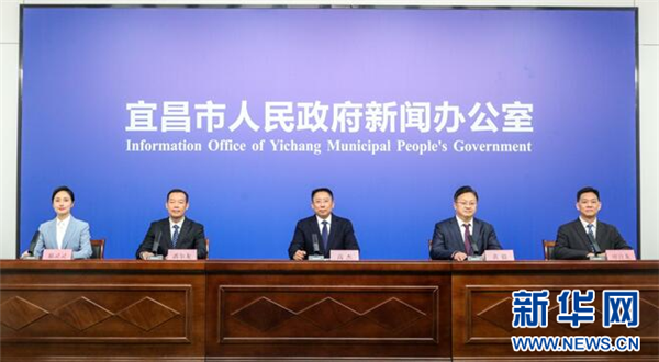 “江豚逐浪”成常态 湖北宜昌筑牢三峡生态屏障