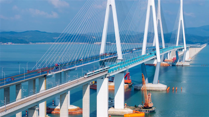 坐上“地铁”去看海 国内首条跨海市域(郊)铁路开通运营